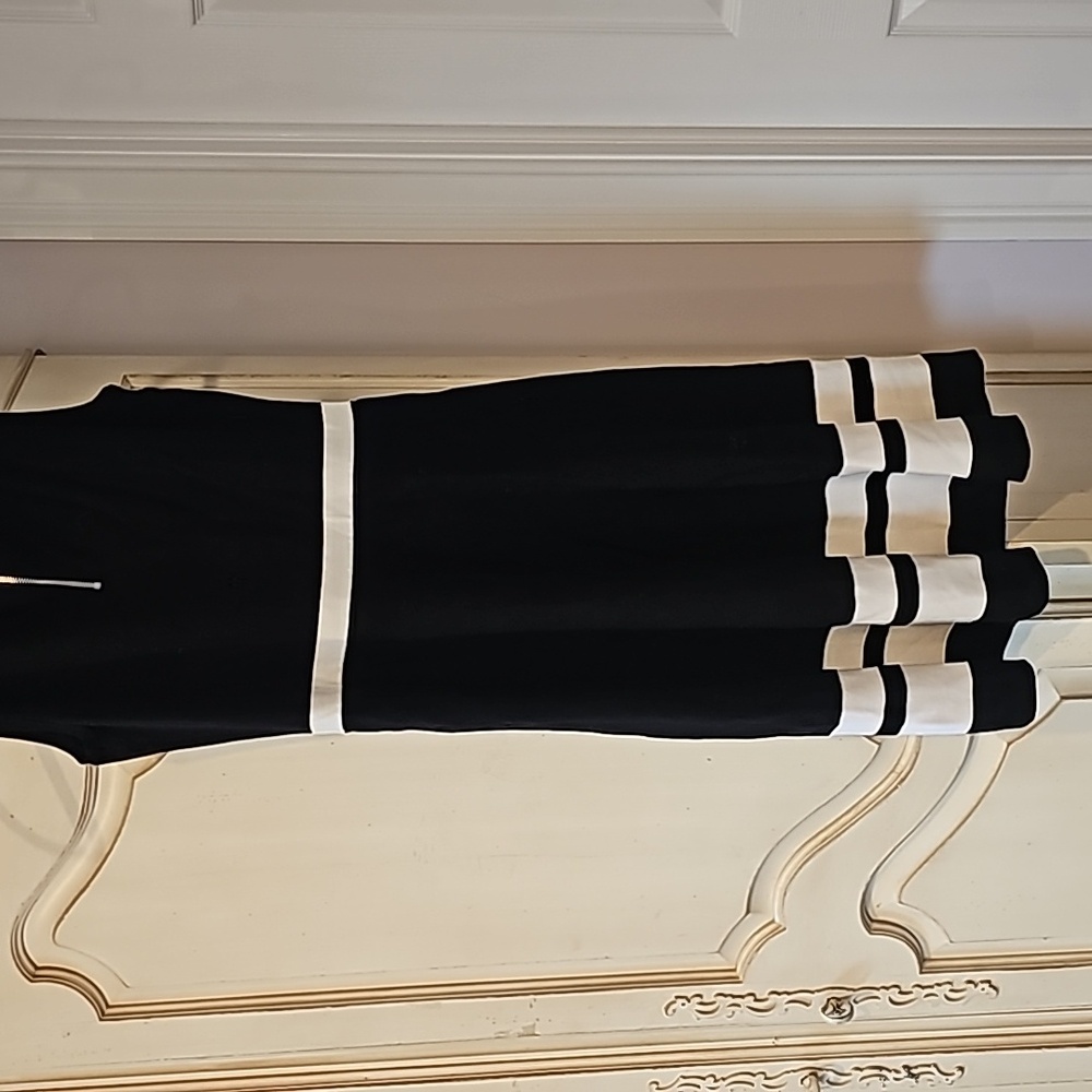 Dress - Picture 5 of 5